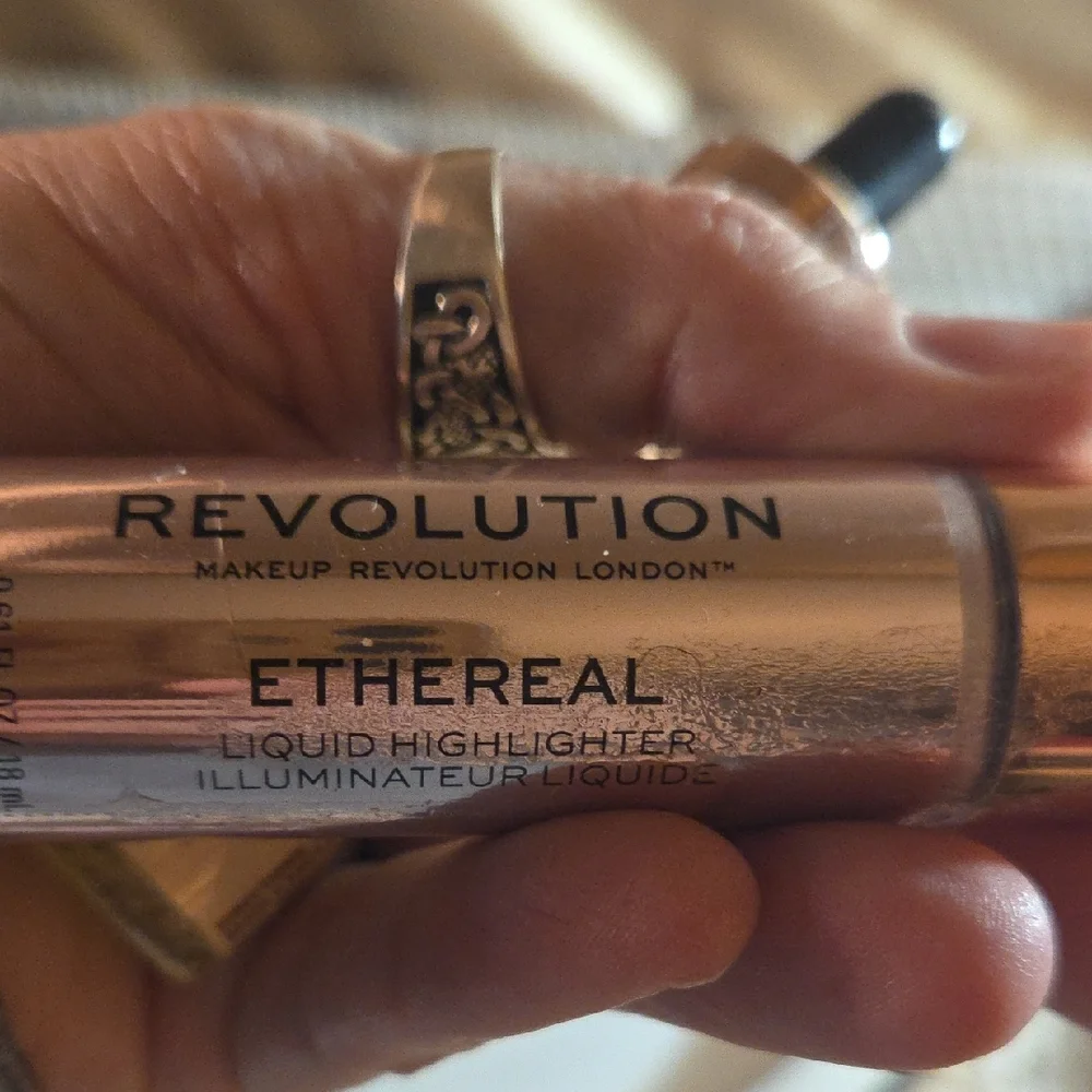 14 piece Makeup Revolution Foundation and Skincare Set - Picture 9 of 12
